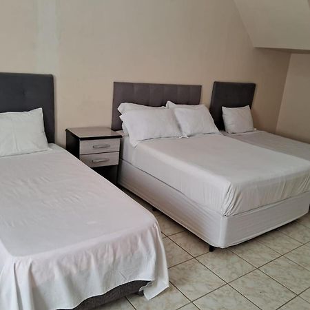 São Roque Casa Santa Amelia C/ Garagemヴィラ エクステリア 写真